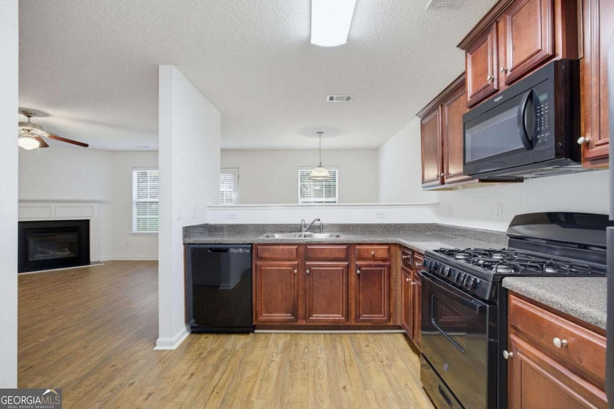 4 bedroom, 2.5 bathroom, 2,320 sq ft single family residence for sale at 122 Hidden Creek, Canton, GA 30114 — photo 8