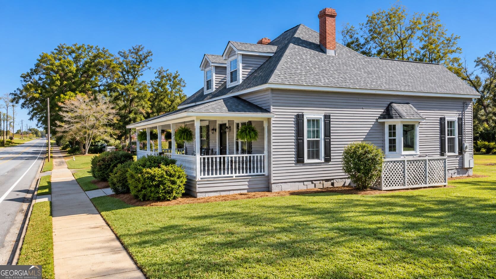 4 bedroom, 2 bathroom, 1,804 sq ft single family residence for sale at 142 E Broad Street, Uvalda, GA 30473 — photo 2