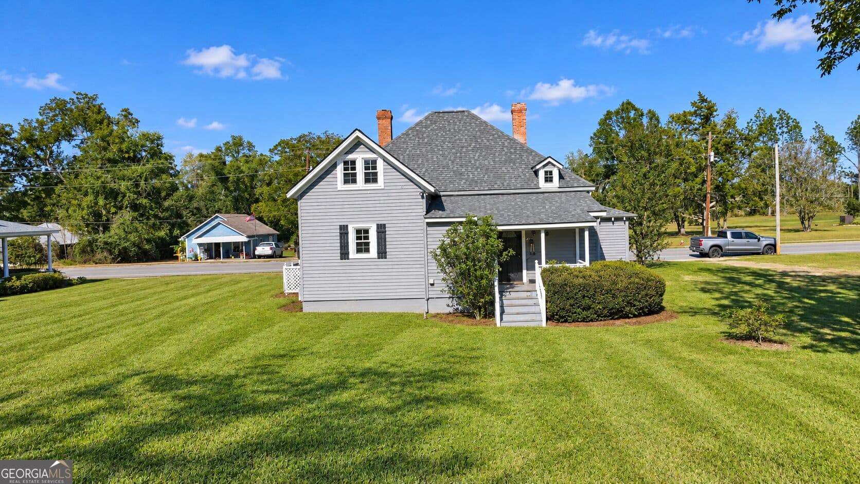 4 bedroom, 2 bathroom, 1,804 sq ft single family residence for sale at 142 E Broad Street, Uvalda, GA 30473 — photo 3