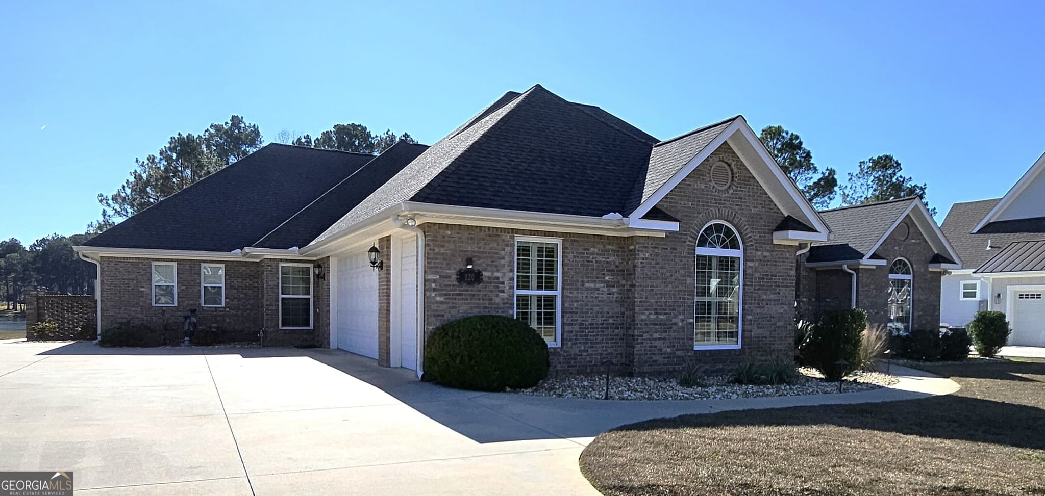 4 bedroom, 3.5 bathroom, 3,357 sq ft single family residence for sale at 120 Sweetwater Drive, Thomasville, GA 31757 — photo 3