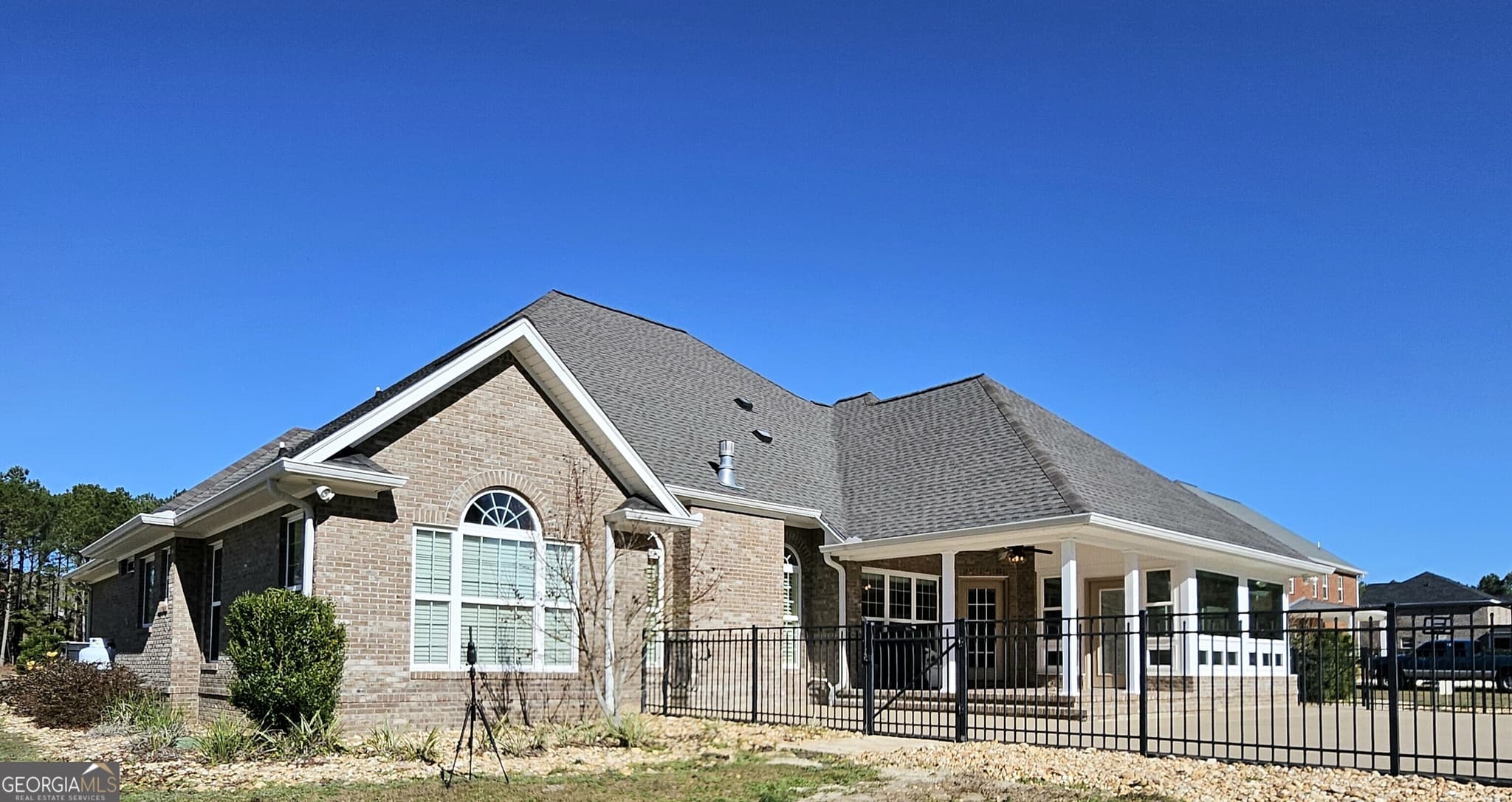 4 bedroom, 3.5 bathroom, 3,357 sq ft single family residence for sale at 120 Sweetwater Drive, Thomasville, GA 31757 — photo 5