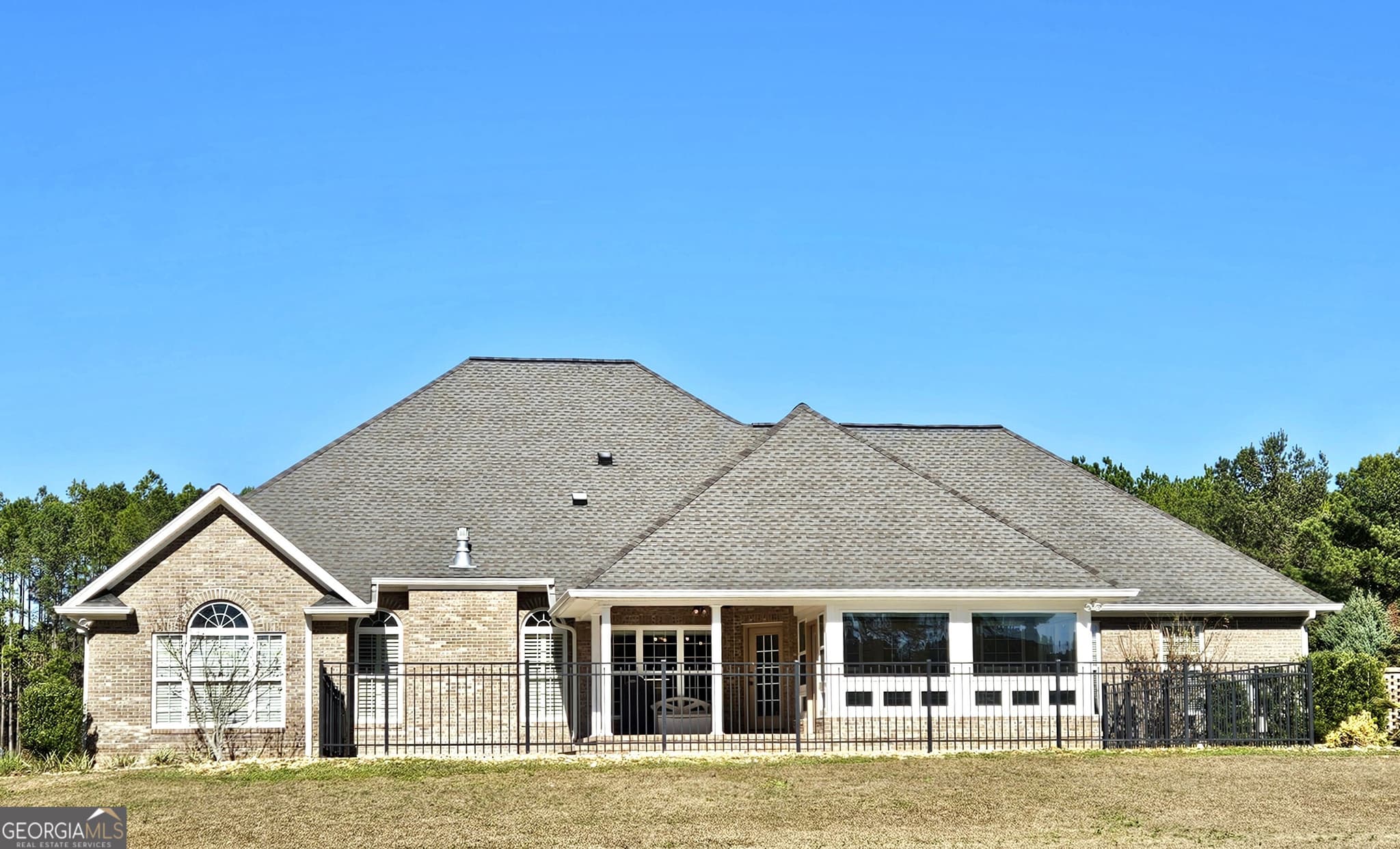 4 bedroom, 3.5 bathroom, 3,357 sq ft single family residence for sale at 120 Sweetwater Drive, Thomasville, GA 31757 — photo 4