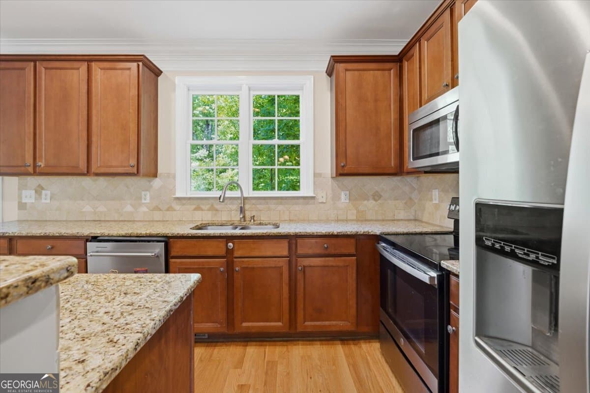 4 bedroom, 3.5 bathroom, 3,488 sq ft single family residence for sale at 728 Markhams Drive, Madison, GA 30650 — photo 9
