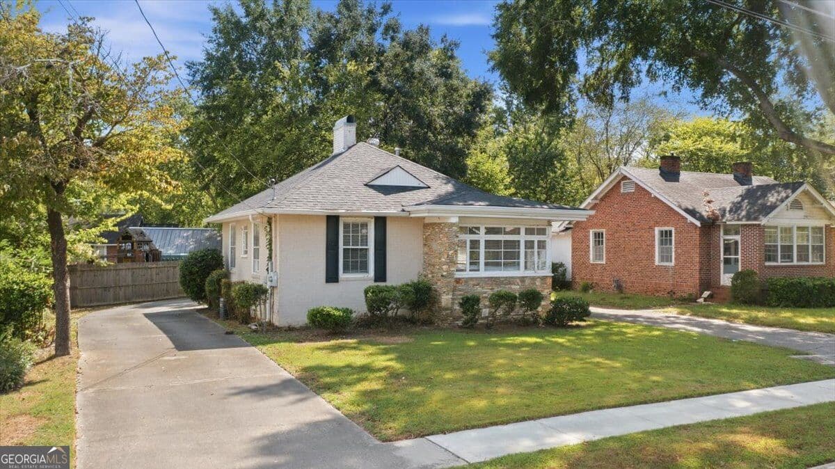 2 bedroom, 1 bathroom, 753 sq ft single family residence for sale at 3 Green Street, Rome, GA 30161