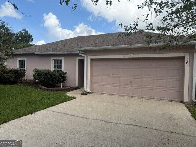 3 bedroom, 2 bathroom, 1,248 sq ft single family residence for sale at 225 Pine Bluff Drive, Kingsland, GA 31548