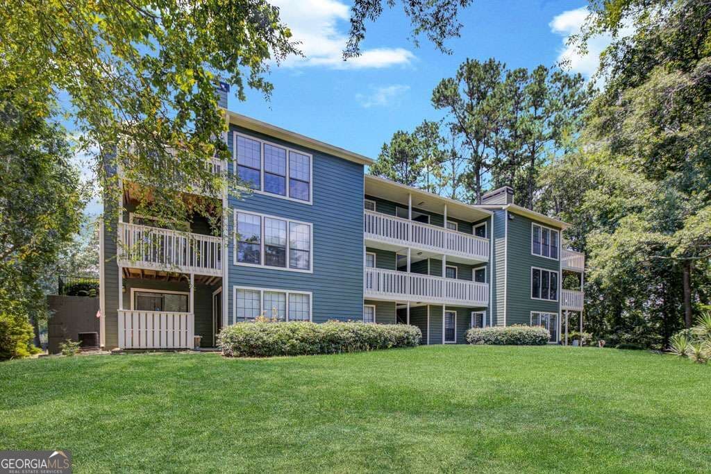 2 bedroom, 2 bathroom, 1,270 sq ft condominium for sale at 4604 Vinings Central Run 131, Atlanta, GA 30339 — photo 2