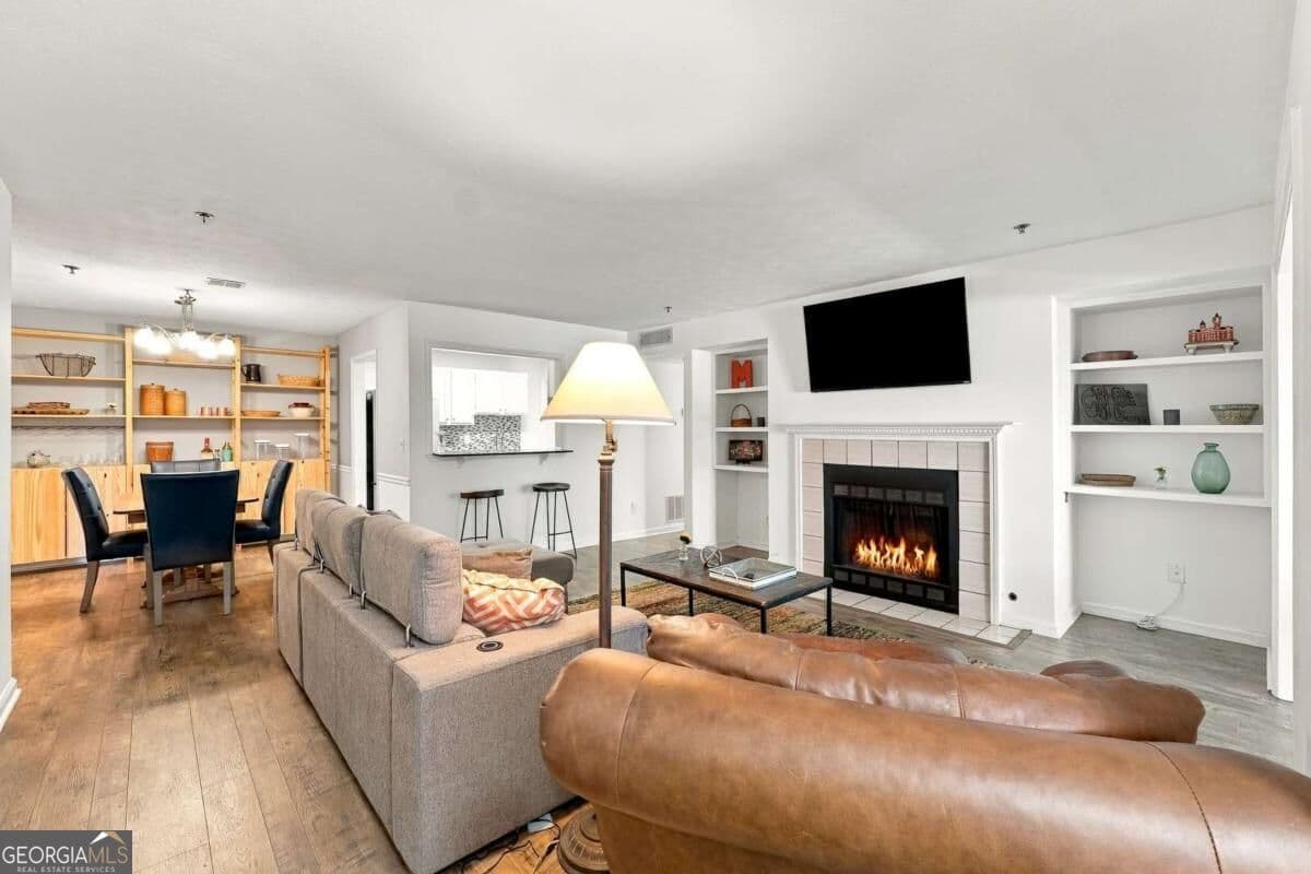 2 bedroom, 2 bathroom, 1,270 sq ft condominium for sale at 4604 Vinings Central Run 131, Atlanta, GA 30339 — photo 3
