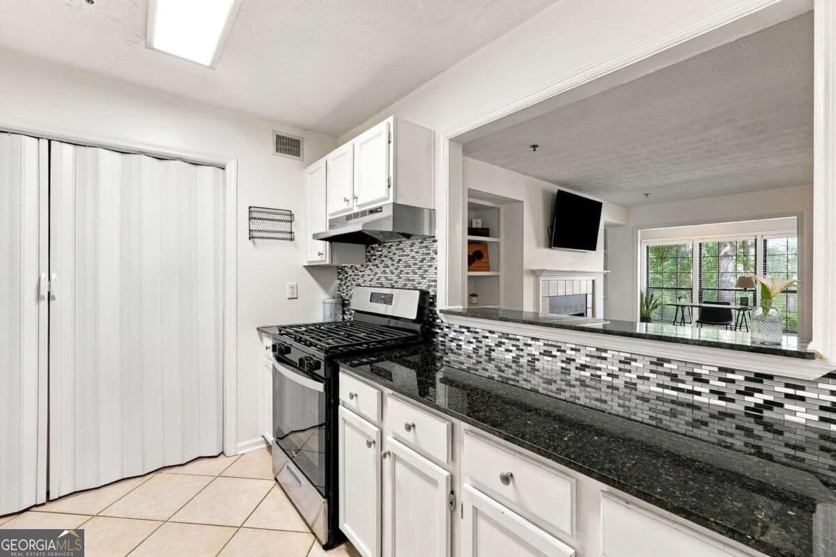 2 bedroom, 2 bathroom, 1,270 sq ft condominium for sale at 4604 Vinings Central Run 131, Atlanta, GA 30339 — photo 10