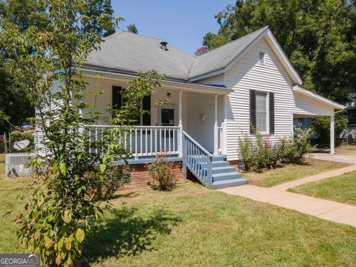 4 bedroom, 2 bathroom, 1,497 sq ft single family residence for sale at 20 Wilson Street, Manchester, GA 31816 — photo 2