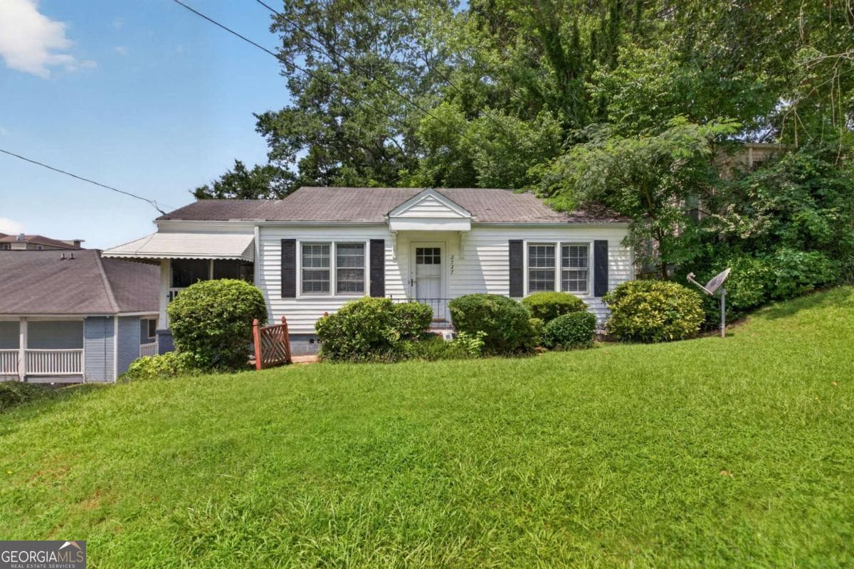 2 bedroom, 1 bathroom, 872 sq ft single family residence for sale at 2727 Humphries Street, East Point, GA 30344 — photo 2