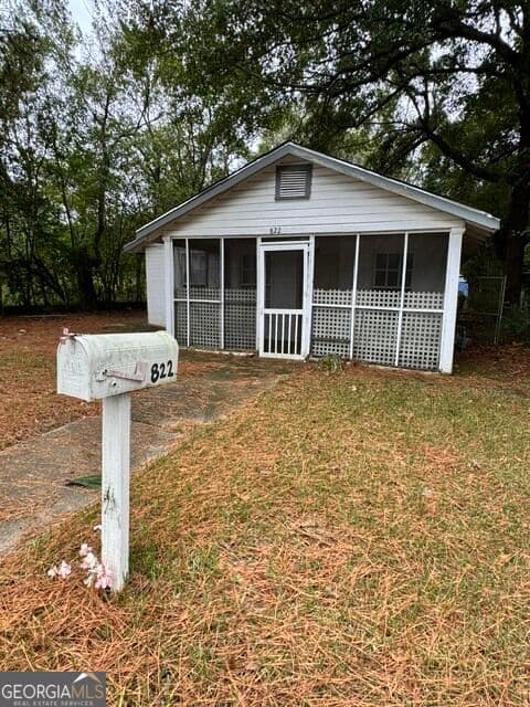 2 bedroom, 1 bathroom, 800 sq ft single family residence for sale at 822 Bennell Street, Macon, GA 31206 — photo 1 of 8