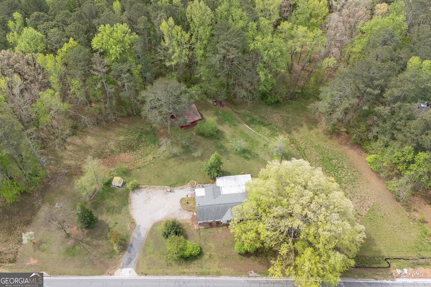3 bedroom, 2 bathroom, 1,975 sq ft single family residence for sale at 2704 County Line Road, Acworth, GA 30101 — photo 2