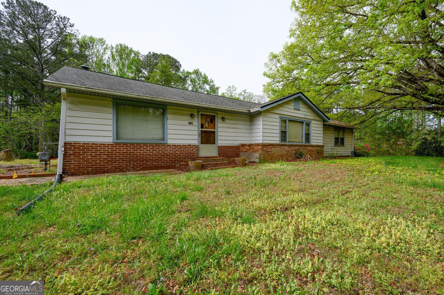 3 bedroom, 2 bathroom, 1,975 sq ft single family residence for sale at 2704 County Line Road, Acworth, GA 30101 — photo 3