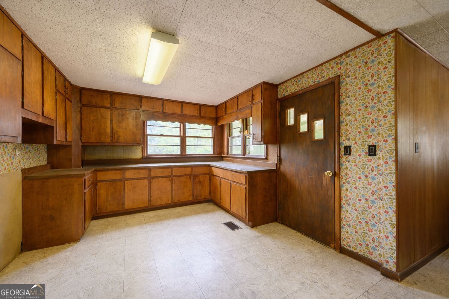 3 bedroom, 2 bathroom, 1,975 sq ft single family residence for sale at 2704 County Line Road, Acworth, GA 30101 — photo 9