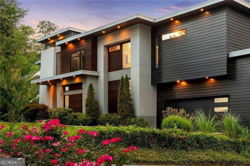 6 bedroom, 6.5 bathroom, 6,400 sq ft single family residence for sale at 4036 Statewood Road, Atlanta, GA 30342 — photo 2