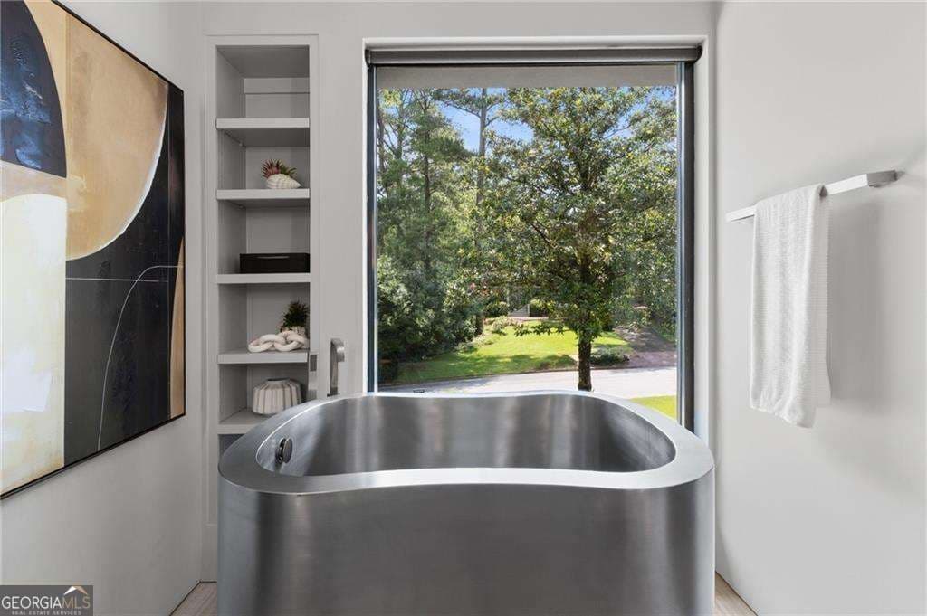 6 bedroom, 6.5 bathroom, 6,400 sq ft single family residence for sale at 4036 Statewood Road, Atlanta, GA 30342 — photo 7