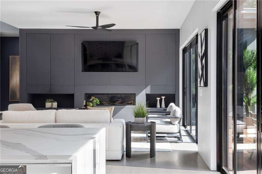 6 bedroom, 6.5 bathroom, 6,400 sq ft single family residence for sale at 4036 Statewood Road, Atlanta, GA 30342 — photo 3