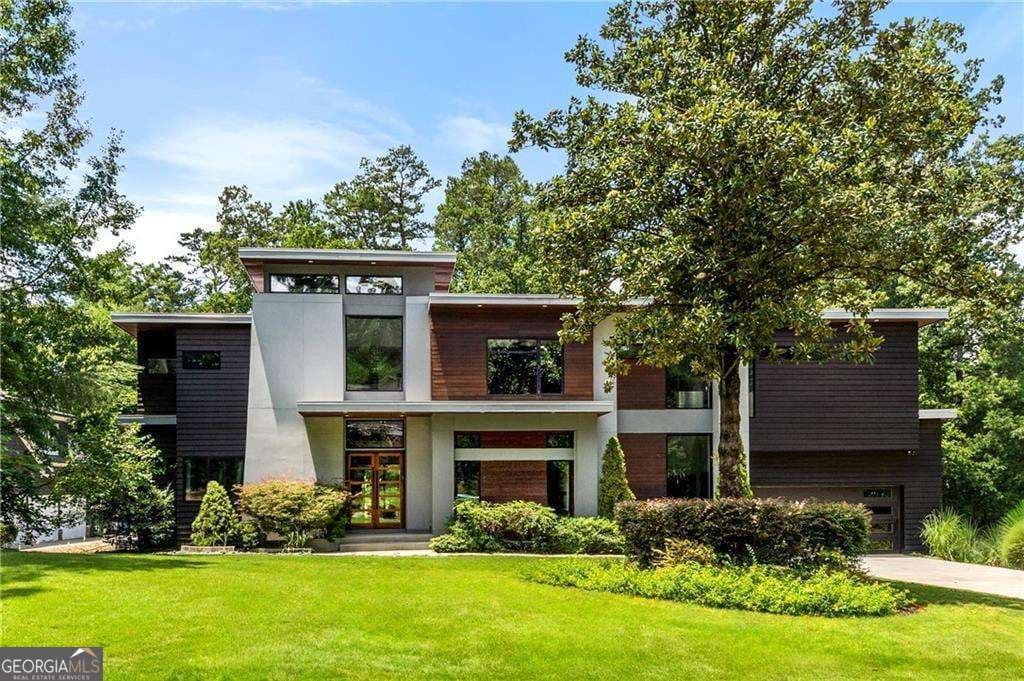 6 bedroom, 6.5 bathroom, 6,400 sq ft single family residence for sale at 4036 Statewood Road, Atlanta, GA 30342 — photo 9