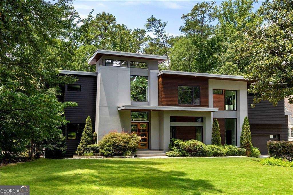 6 bedroom, 6.5 bathroom, 6,400 sq ft single family residence for sale at 4036 Statewood Road, Atlanta, GA 30342 — photo 10