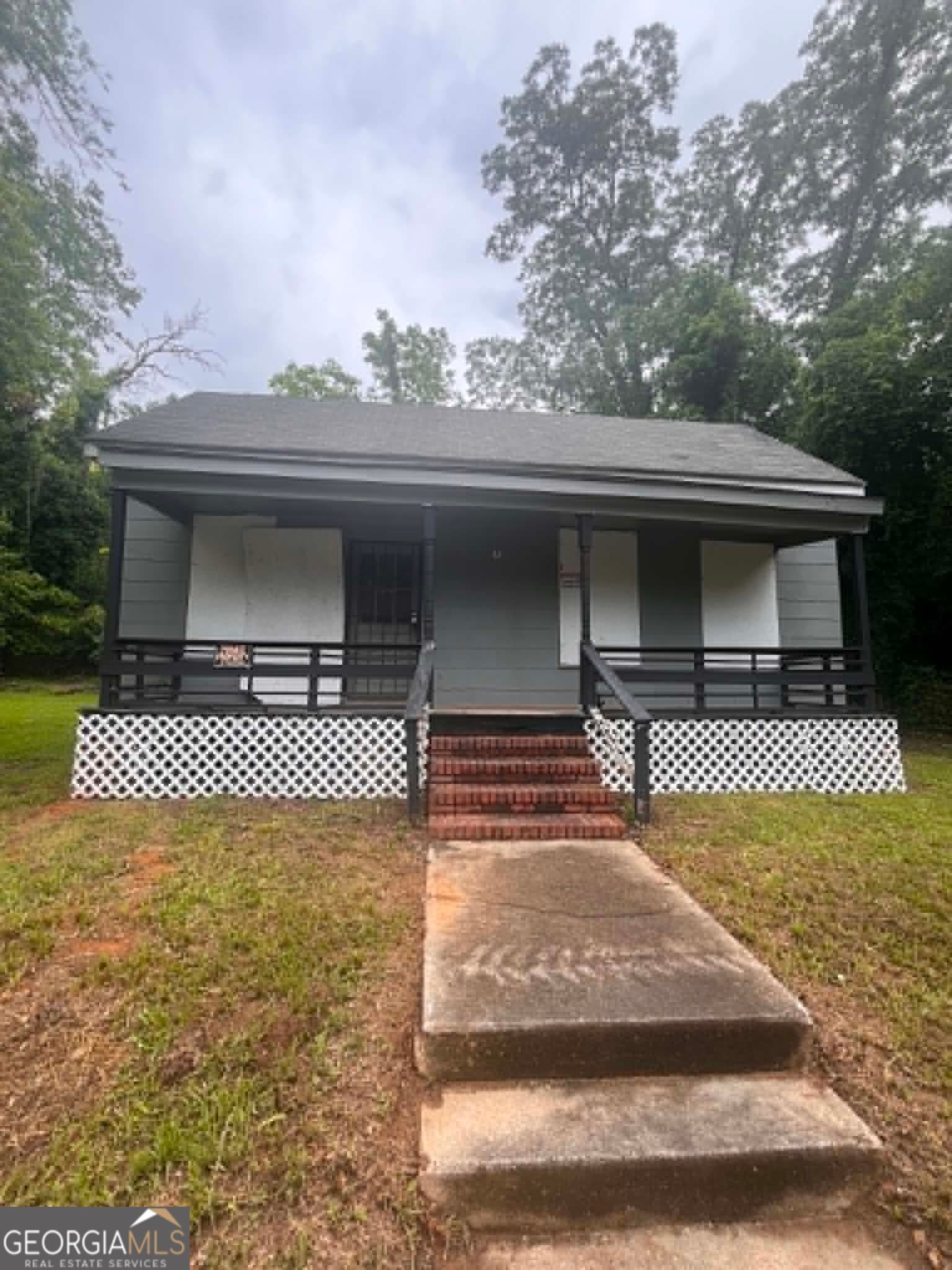 2 bedroom, 1 bathroom, 842 sq ft single family residence for sale at 325 Fairview Avenue, Macon, GA 31217