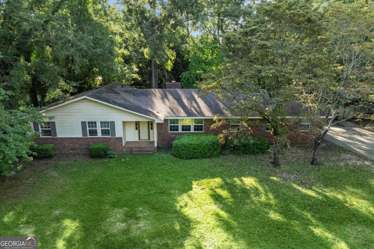3 bedroom, 2 bathroom, 1,670 sq ft single family residence for sale at 607 Hardeman Avenue, Fort Valley, GA 31030 — photo 2