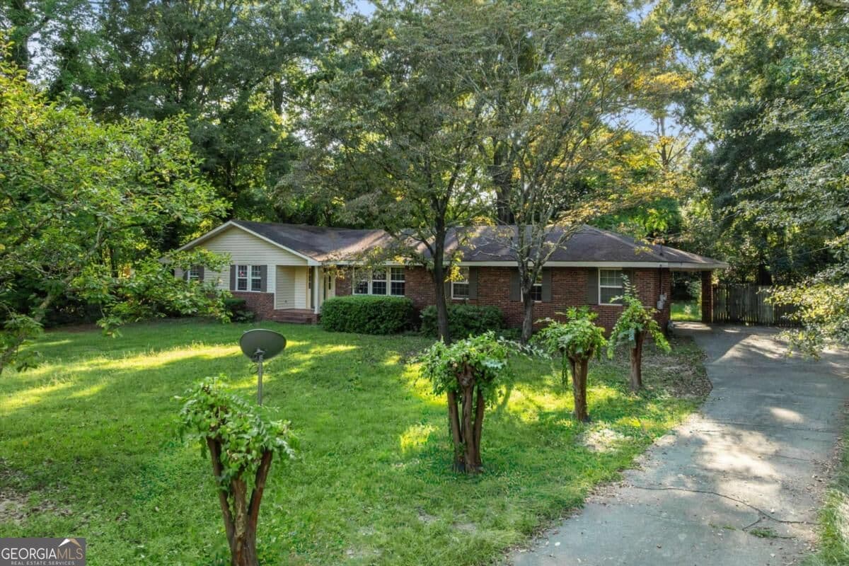 3 bedroom, 2 bathroom, 1,670 sq ft single family residence for sale at 607 Hardeman Avenue, Fort Valley, GA 31030 — photo 3