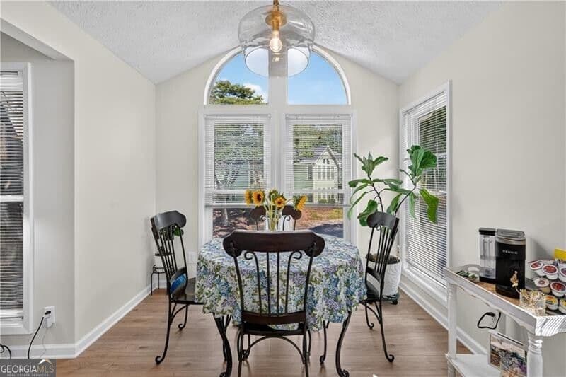 2 bedroom, 2 bathroom, 1,200 sq ft condominium for sale at 1005 Canyon Point Circle, Roswell, GA 30076 — photo 5