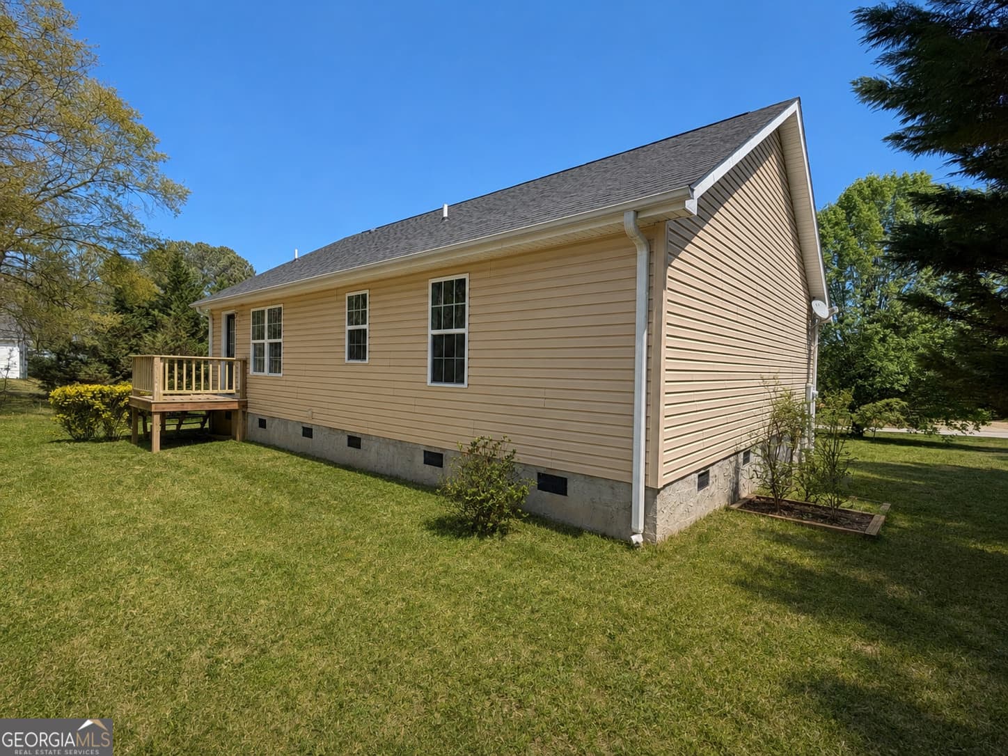 3 bedroom, 2 bathroom, 1,218 sq ft single family residence for sale at 1164 Bert Moorehead Road, Canon, GA 30520 — photo 2