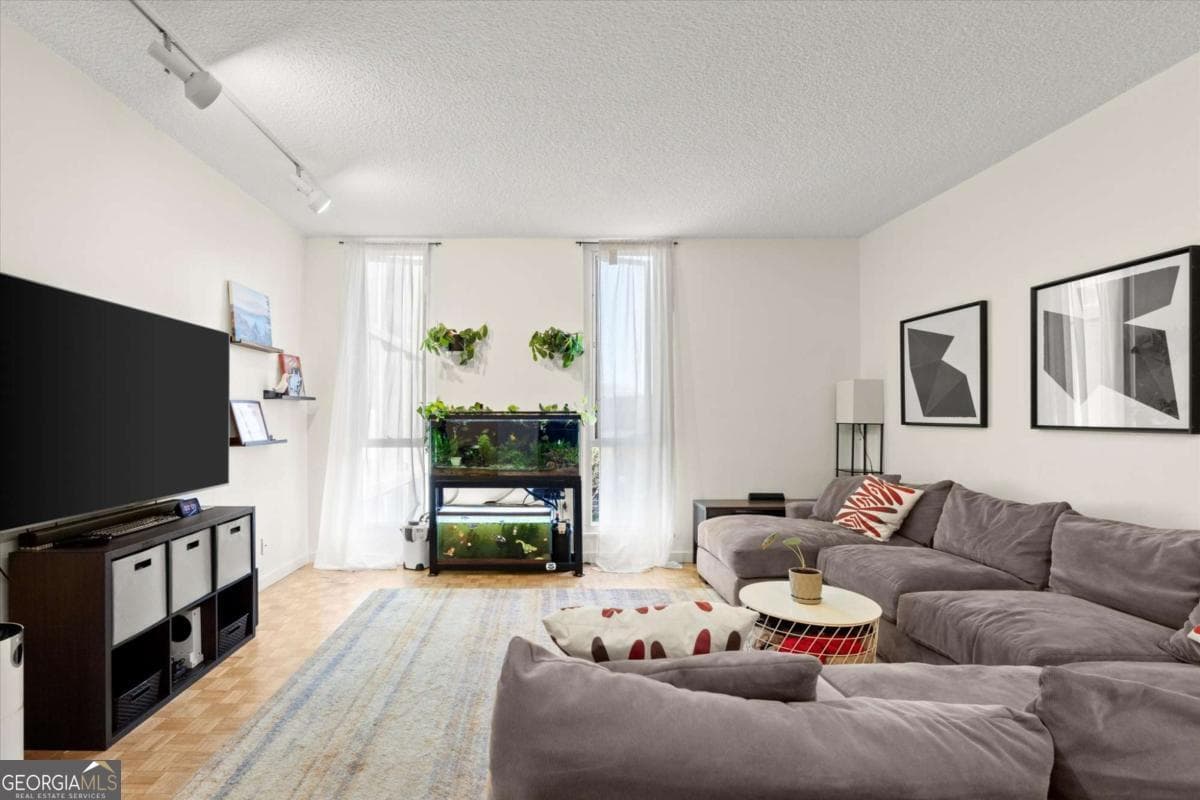 2 bedroom, 1 bathroom, 889 sq ft condominium sold at 3060 Pharr Court 313, Atlanta, GA 30305
