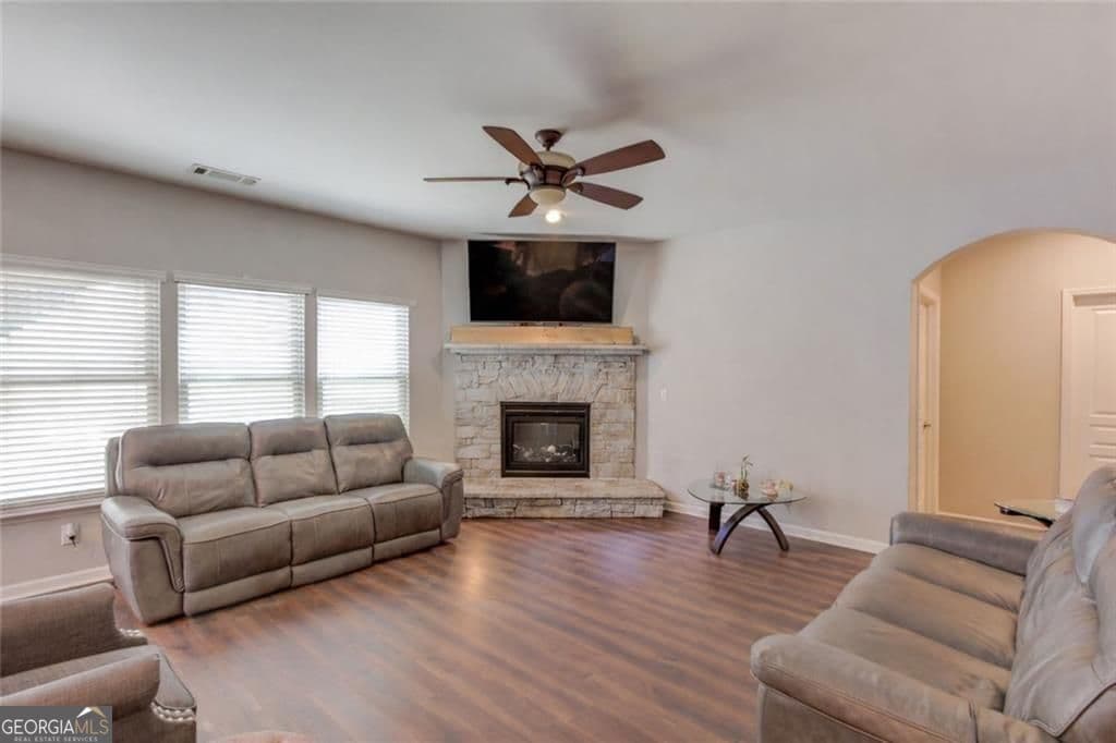 4 bedroom, 3 bathroom, 2,255 sq ft single family residence for sale at 7772 Copper Kettle Way, Flowery Branch, GA 30542 — photo 9