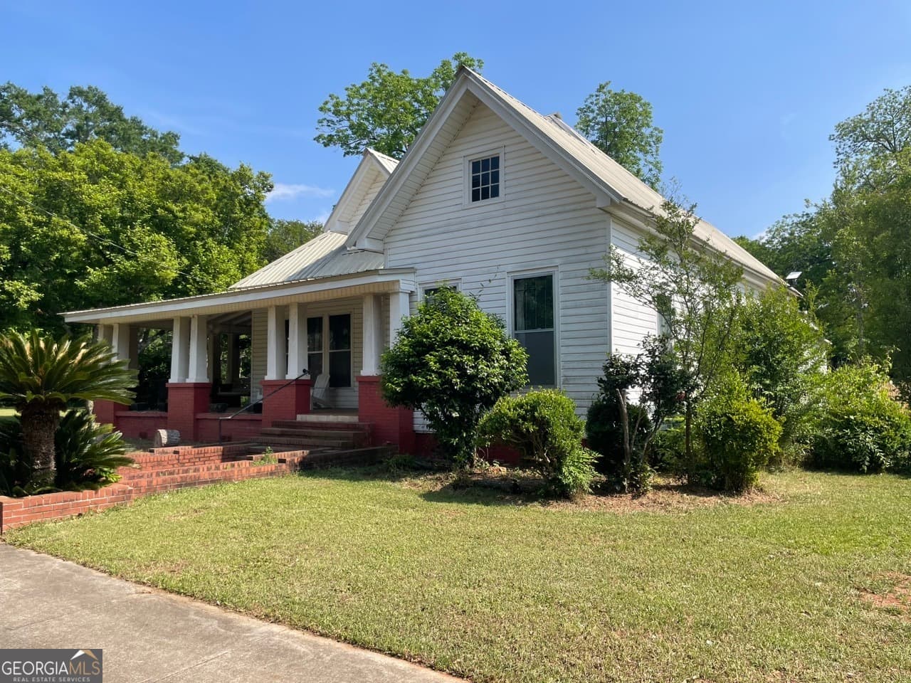 5 bedroom, 3 bathroom, 2,959 sq ft single family residence for sale at 170 W Broad Street, Richland, GA 31825 — photo 2