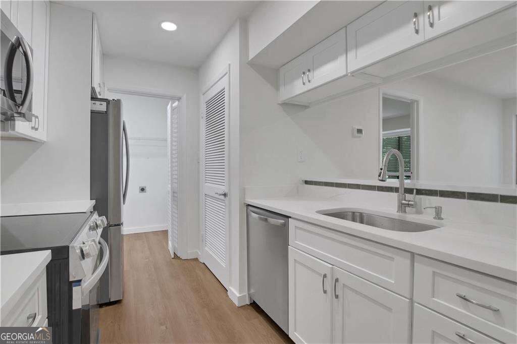 2 bedroom, 2 bathroom, 1,178 sq ft condominium for sale at 122 Tuxworth Circle, Decatur, GA 30033 — photo 3