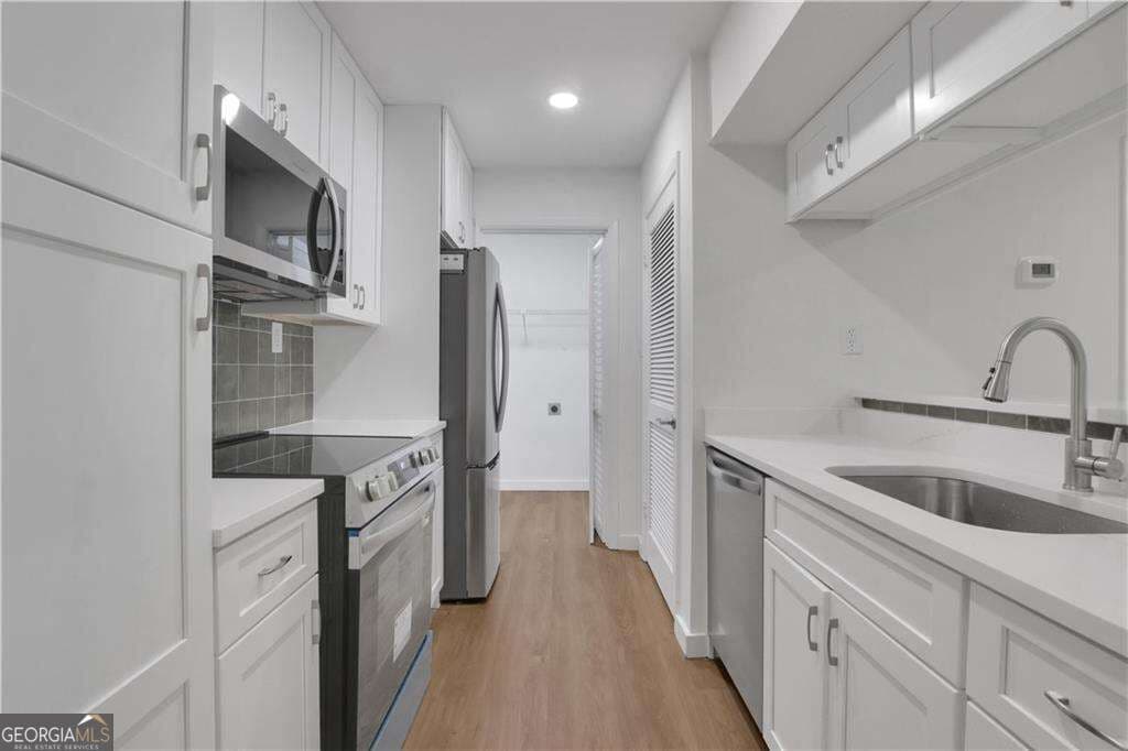 2 bedroom, 2 bathroom, 1,178 sq ft condominium for sale at 122 Tuxworth Circle, Decatur, GA 30033 — photo 1 of 33