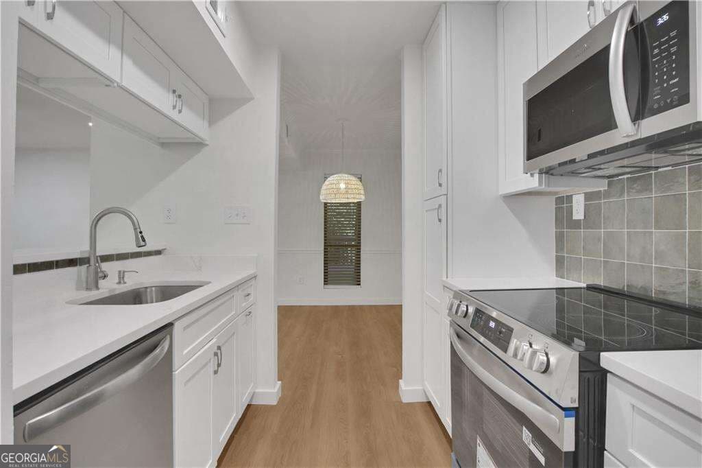 2 bedroom, 2 bathroom, 1,178 sq ft condominium for sale at 122 Tuxworth Circle, Decatur, GA 30033 — photo 4