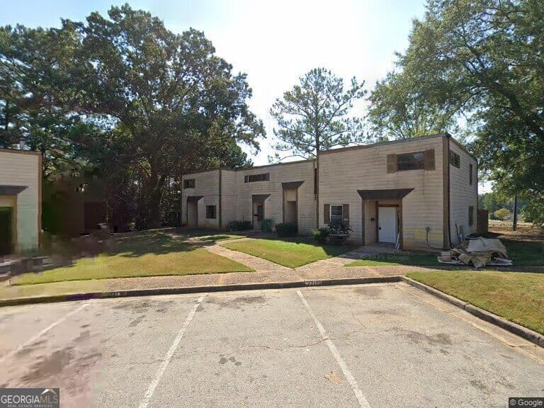 2 bedroom, 2.5 bathroom, 1,212 sq ft condominium for sale at 2713 Penwood Place, Lithonia, GA 30058 — photo 1 of 1