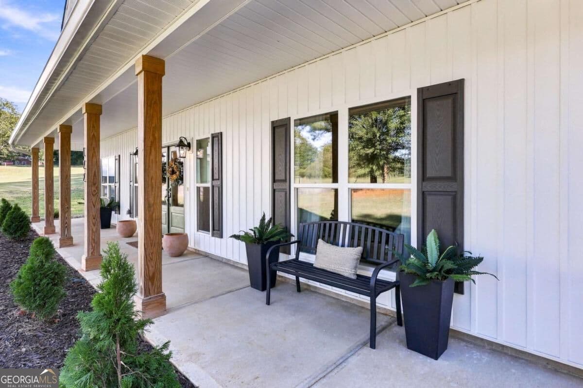 4 bedroom, 2 bathroom, 1,964 sq ft single family residence for sale at 122 Jones Court, Athens, GA 30606 — photo 2