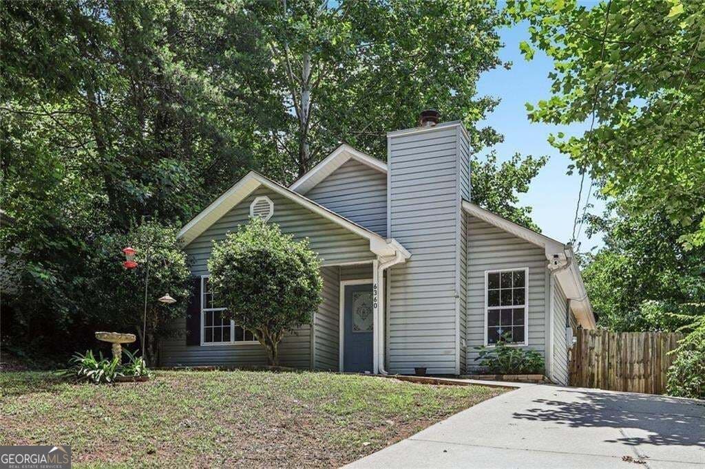 2 bedroom, 1 bathroom, 808 sq ft single family residence for sale at 6360 Quail Trail, Gainesville, GA 30506 — photo 2