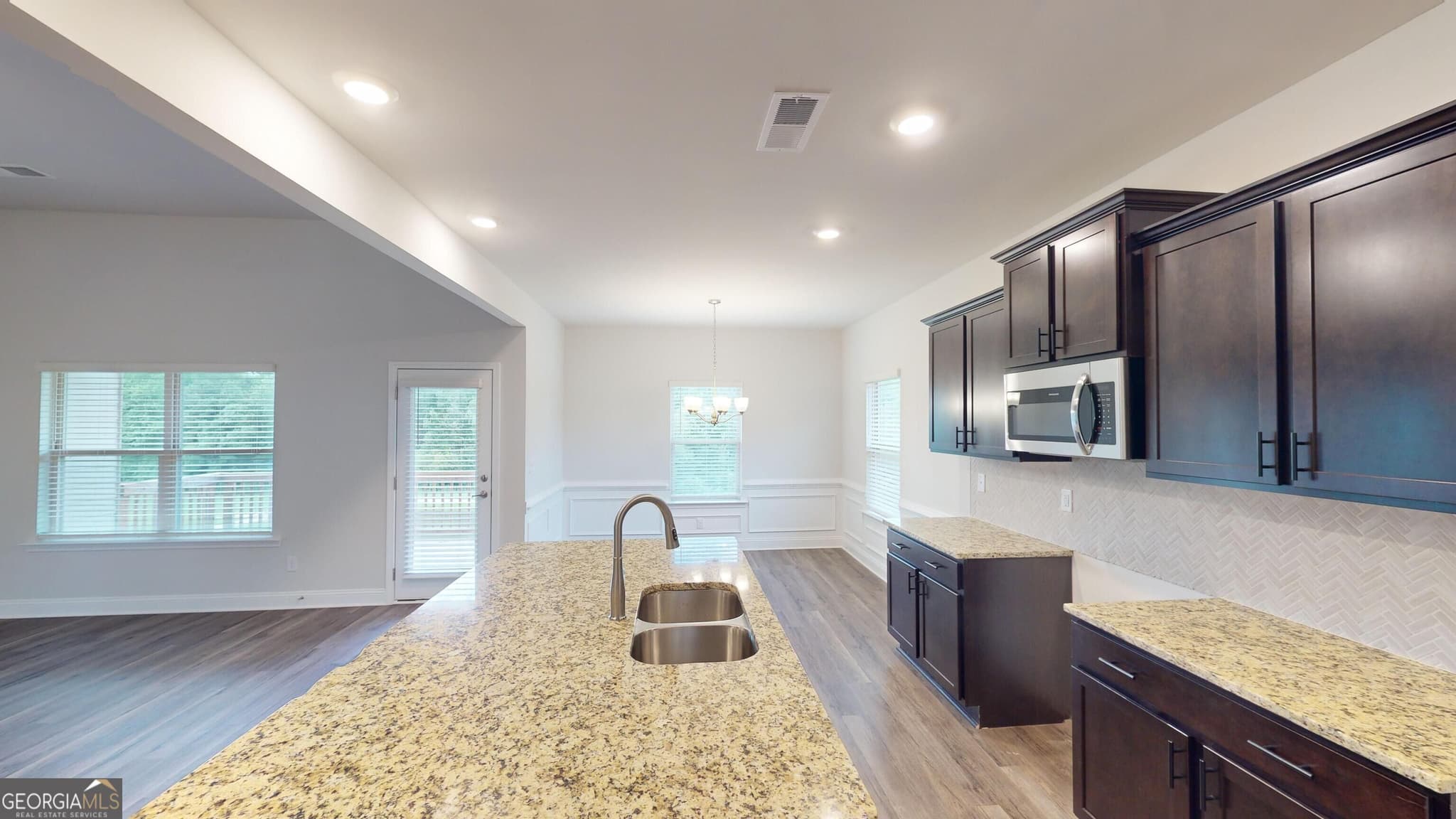 3 bedroom, 2 bathroom, 1,709 sq ft single family residence for sale at 1509 Barrington Place Court, Macon, GA 31220 — photo 3