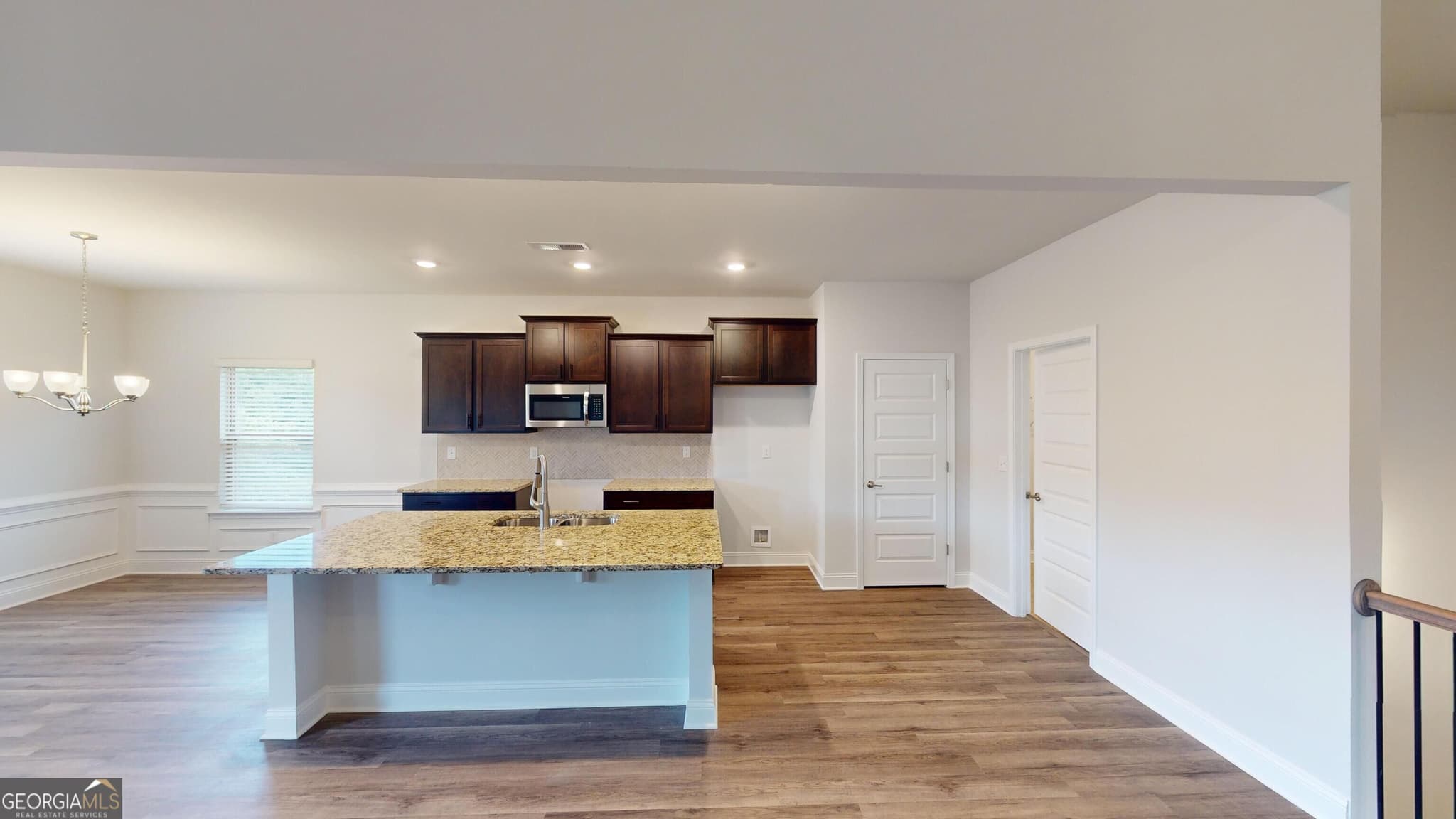 3 bedroom, 2 bathroom, 1,709 sq ft single family residence for sale at 1509 Barrington Place Court, Macon, GA 31220 — photo 4