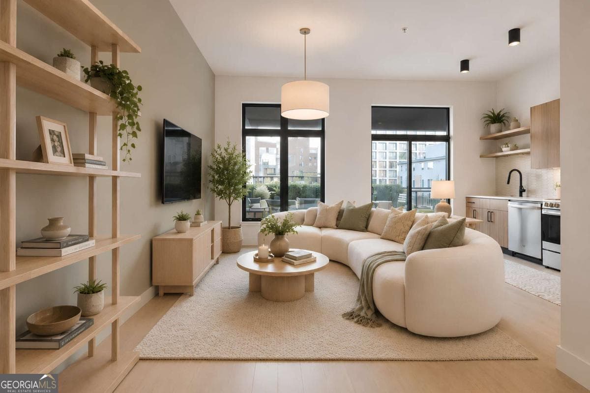 1 bedroom, 1 bathroom, 630 sq ft condominium for sale at 567 Ponce De Leon Avenue 319, Atlanta, GA 30308 — photo 2