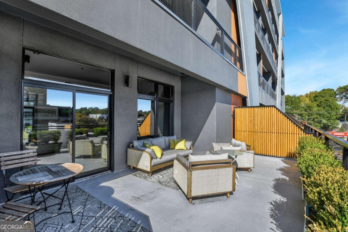 1 bedroom, 1 bathroom, 630 sq ft condominium for sale at 567 Ponce De Leon Avenue 319, Atlanta, GA 30308 — photo 6
