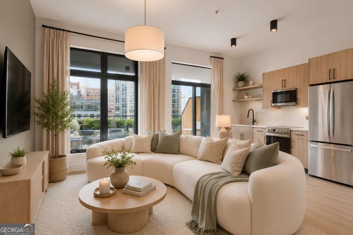 1 bedroom, 1 bathroom, 630 sq ft condominium for sale at 567 Ponce De Leon Avenue 319, Atlanta, GA 30308 — photo 3