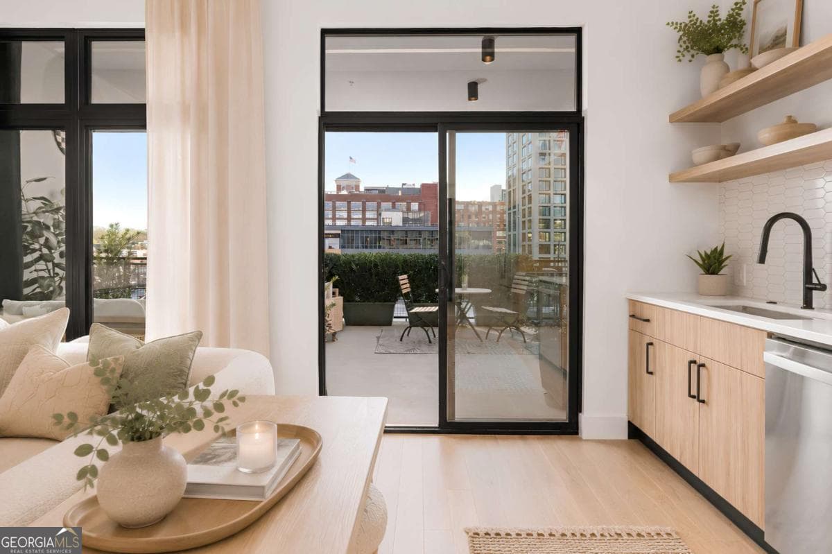 1 bedroom, 1 bathroom, 630 sq ft condominium for sale at 567 Ponce De Leon Avenue 319, Atlanta, GA 30308 — photo 5
