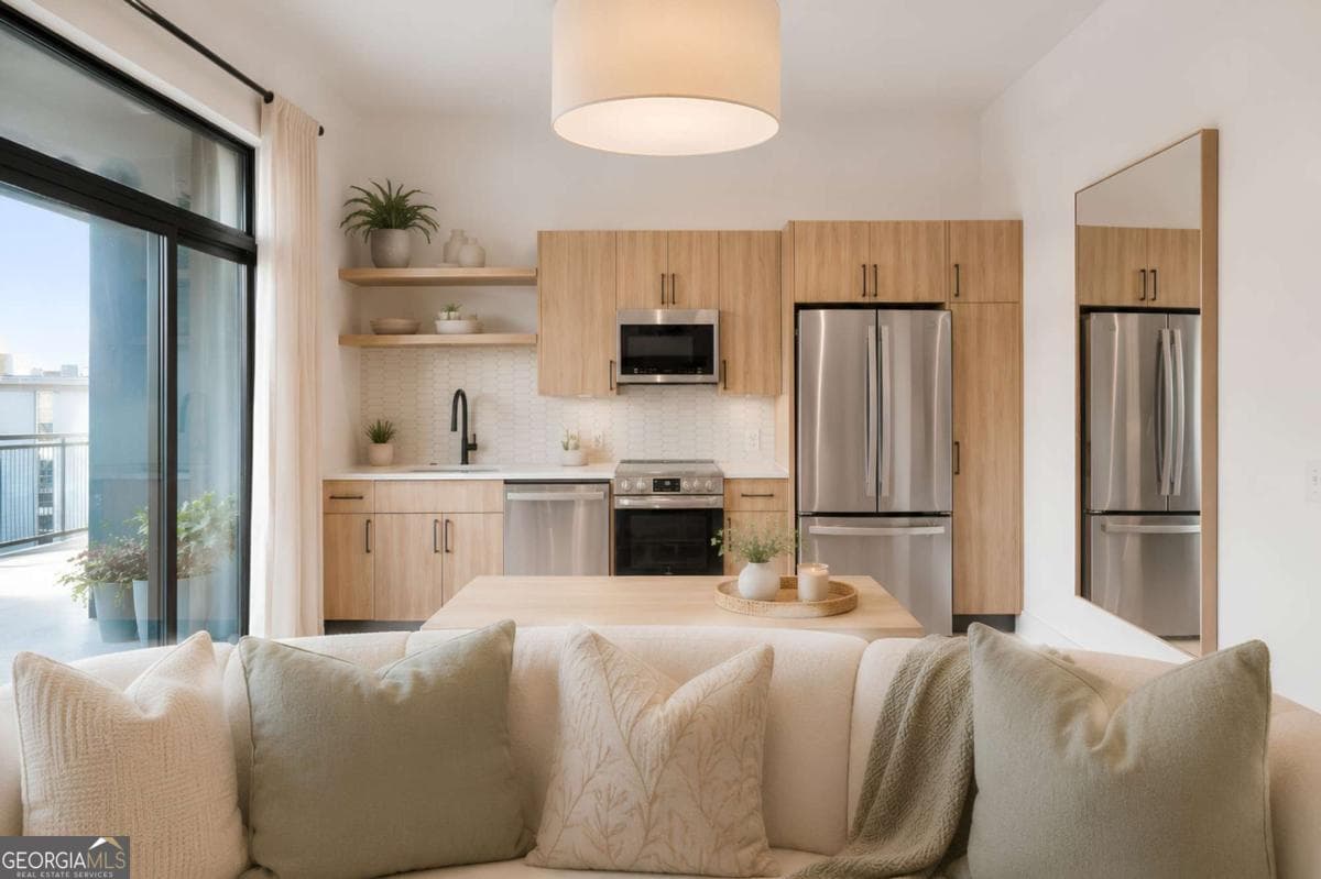 1 bedroom, 1 bathroom, 630 sq ft condominium for sale at 567 Ponce De Leon Avenue 319, Atlanta, GA 30308 — photo 4