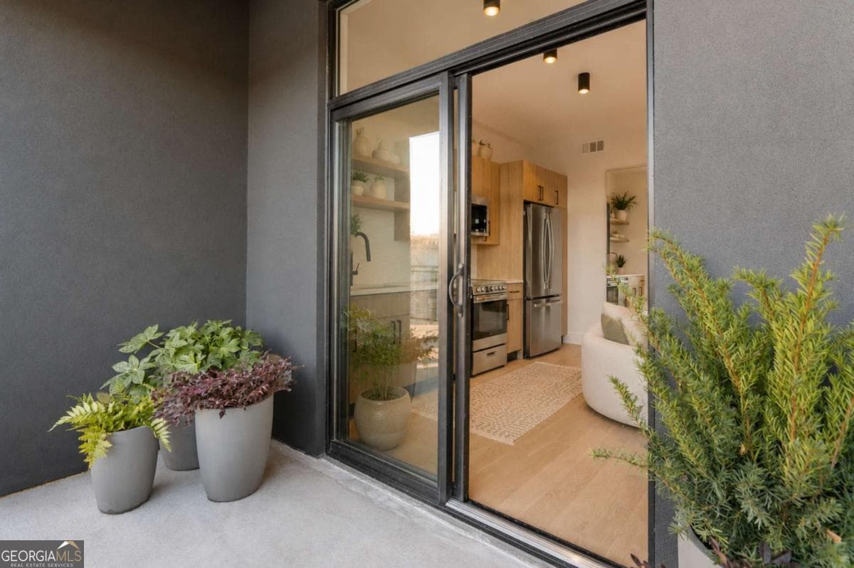 1 bedroom, 1 bathroom, 630 sq ft condominium for sale at 567 Ponce De Leon Avenue 319, Atlanta, GA 30308 — photo 8