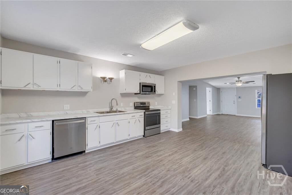 5 bedroom, 2 bathroom, 1,944 sq ft single family residence for sale at 147 Cc Jones Street, Midway, GA 31320 — photo 5