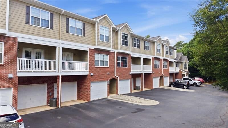 2 bedroom, 2.5 bathroom, 1,379 sq ft townhouse for sale at 5110 Woodland Lane, Alpharetta, GA 30009 — photo 2