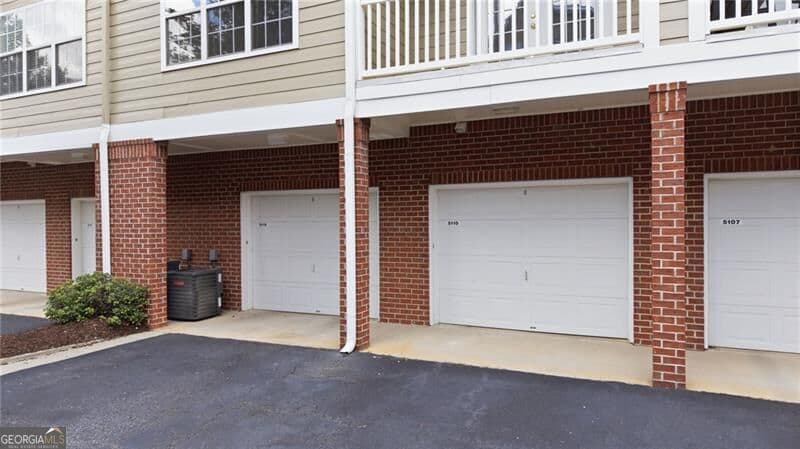 2 bedroom, 2.5 bathroom, 1,379 sq ft townhouse for sale at 5110 Woodland Lane, Alpharetta, GA 30009 — photo 3