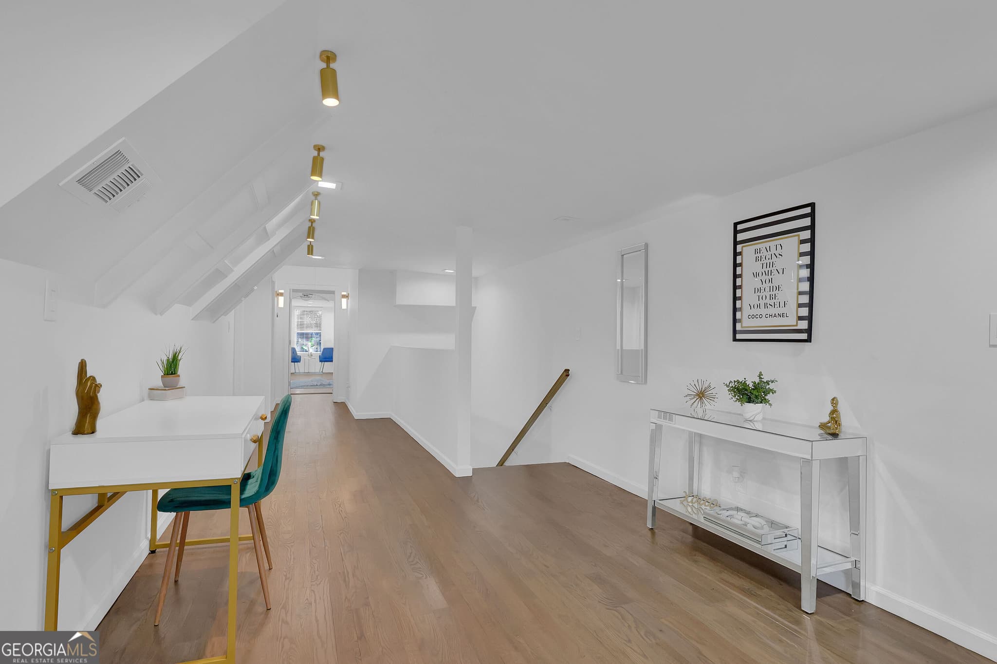 8 bedroom, 6 bathroom, 5,000 sq ft single family residence for rent at 1100 Janes Lane, Atlanta, GA 30324 for $14,000 a month — photo 3