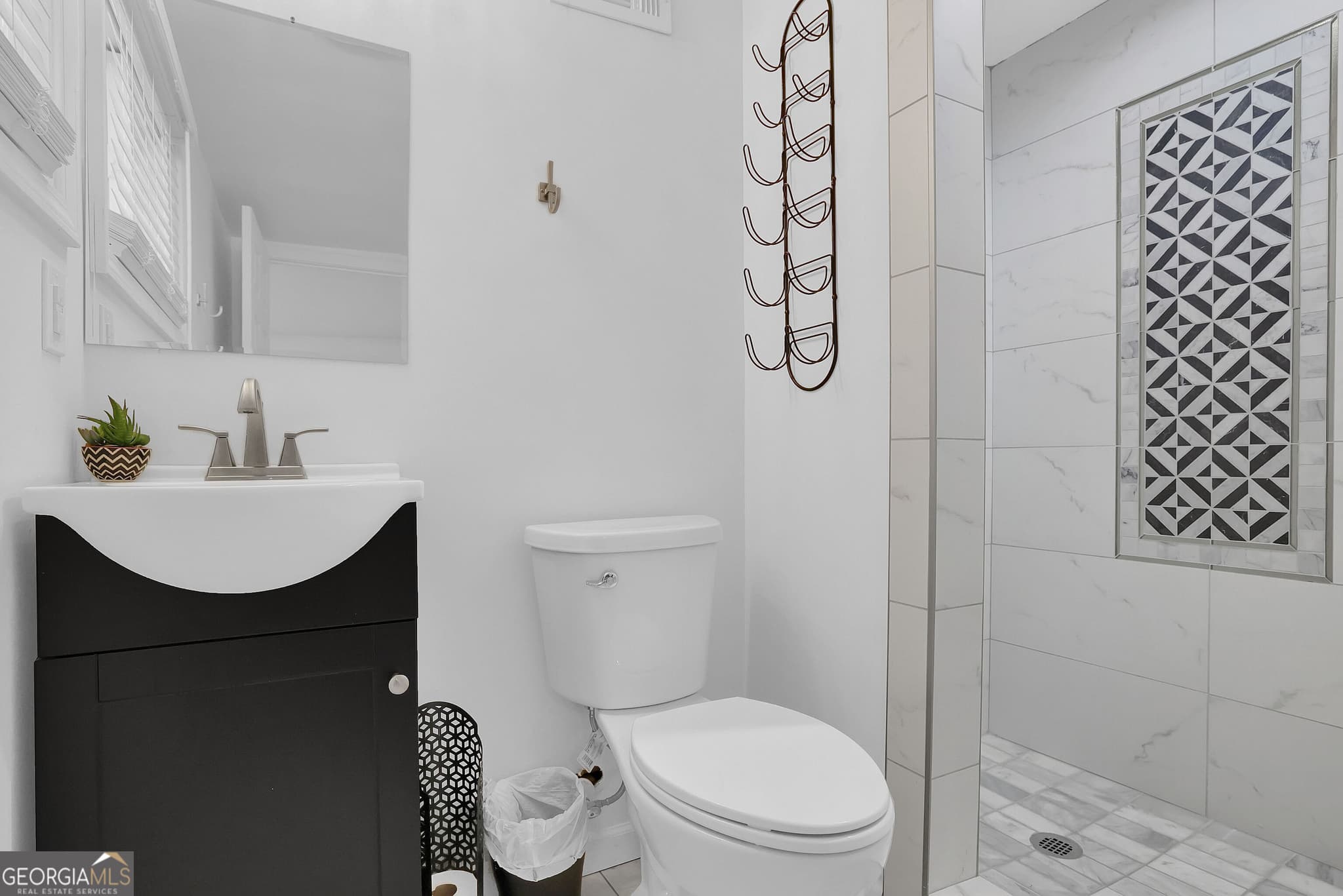 8 bedroom, 6 bathroom, 5,000 sq ft single family residence for rent at 1100 Janes Lane, Atlanta, GA 30324 for $14,000 a month — photo 5